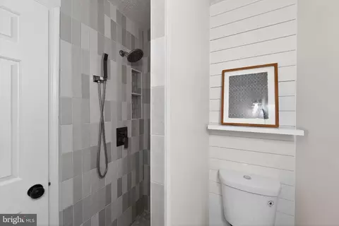 Bath - 1108 Silverleaf Dr, Arnold, MD 21012 photo 3 of 4