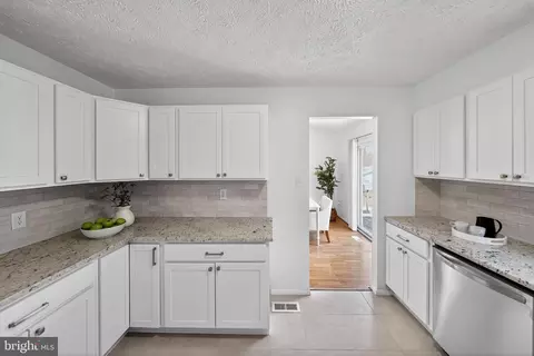 Kitchen - 1108 Silverleaf Dr, Arnold, MD 21012 photo 1 of 3
