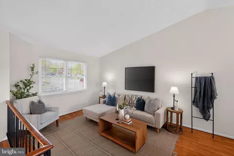 Living - 1108 Silverleaf Dr, Arnold, MD 21012 photo 2 of 4