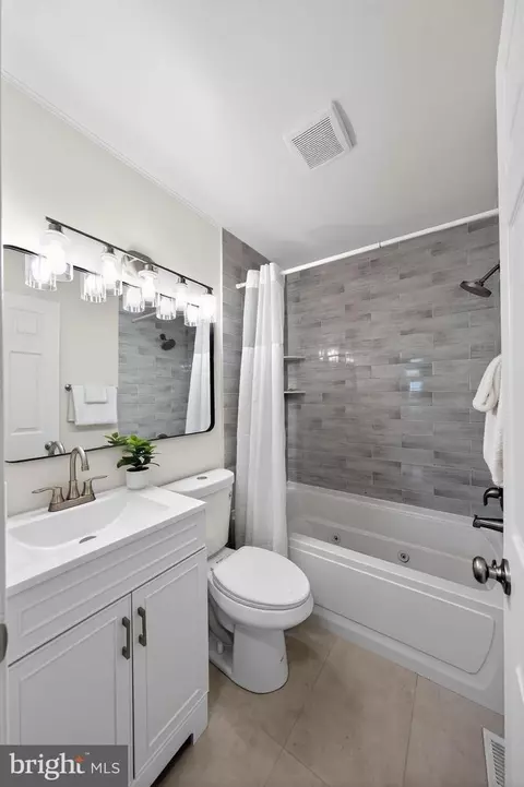 Bath - 1108 Silverleaf Dr, Arnold, MD 21012 photo 1 of 4