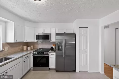 Kitchen - 1108 Silverleaf Dr, Arnold, MD 21012 photo 3 of 3