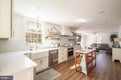 Kitchen - 3646 N Carolina Ave, Edgewater, MD 21037 photo 2 of 3