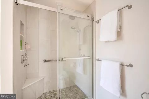 Bath - 3646 N Carolina Ave, Edgewater, MD 21037 photo 5 of 8