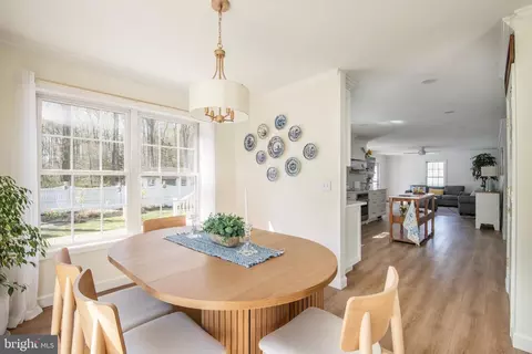 Dining - 3646 N Carolina Ave, Edgewater, MD 21037 photo 1 of 3