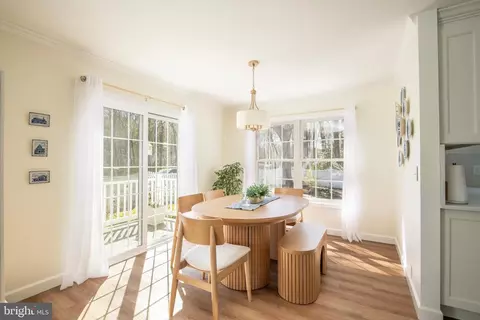 Dining - 3646 N Carolina Ave, Edgewater, MD 21037 photo 2 of 3