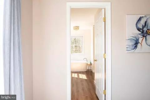 Entry Way - 3646 N Carolina Ave, Edgewater, MD 21037 photo 12 of 14