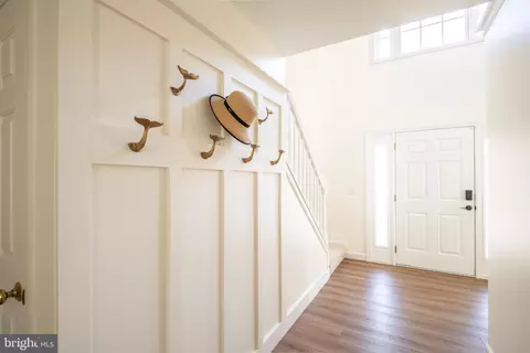 Entry Way - 3646 N Carolina Ave, Edgewater, MD 21037 photo 6 of 14