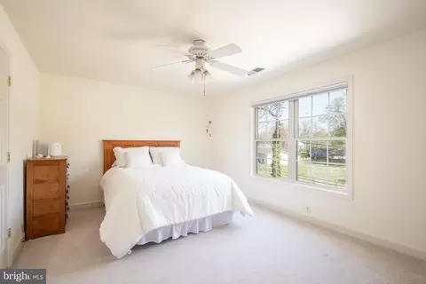 Bedroom - 3646 N Carolina Ave, Edgewater, MD 21037 photo 5 of 7