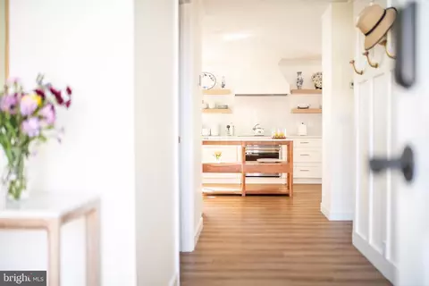 Entry Way - 3646 N Carolina Ave, Edgewater, MD 21037 photo 2 of 14