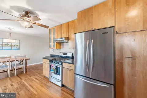 Kitchen - 1624 Bishop Rd, Edgewater, MD 21037 photo 6 of 7