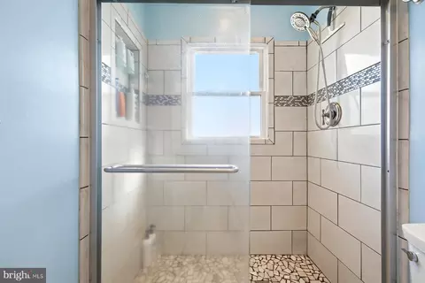 Bath - 1624 Bishop Rd, Edgewater, MD 21037 photo 2 of 3