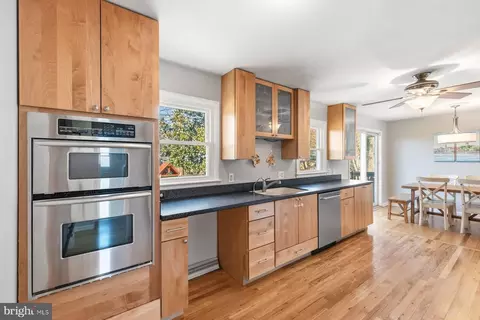 Kitchen - 1624 Bishop Rd, Edgewater, MD 21037 photo 5 of 7