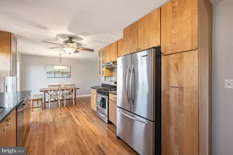 Kitchen - 1624 Bishop Rd, Edgewater, MD 21037 photo 4 of 7