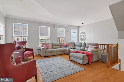 Living - 75 Two Rivers Dr, Edgewater, MD 21037 photo 1 of 2
