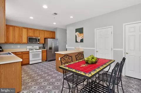 Kitchen - 75 Two Rivers Dr, Edgewater, MD 21037 photo 4 of 4