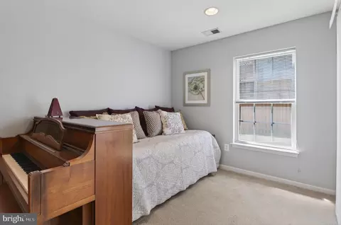 Bedroom - 75 Two Rivers Dr, Edgewater, MD 21037 photo 8 of 8