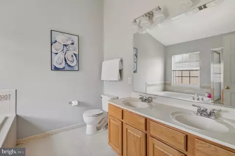 Entry Way - 75 Two Rivers Dr, Edgewater, MD 21037 photo 8 of 9