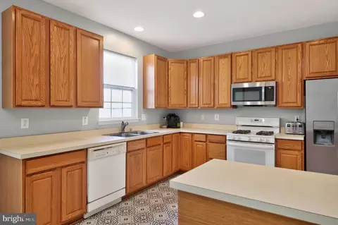 Kitchen - 75 Two Rivers Dr, Edgewater, MD 21037 photo 2 of 4