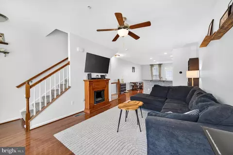 643 Ravenwood Dr, Glen Burnie, MD 21060