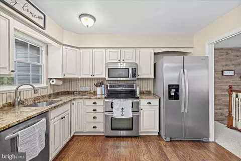 Kitchen - 109 Wileys Ln, Pasadena, MD 21122 photo 2 of 5
