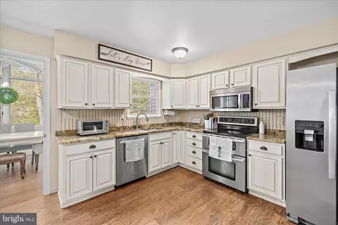 Kitchen - 109 Wileys Ln, Pasadena, MD 21122 photo 5 of 5