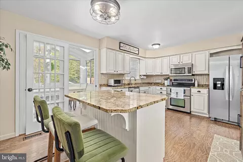 Kitchen - 109 Wileys Ln, Pasadena, MD 21122 photo 4 of 5