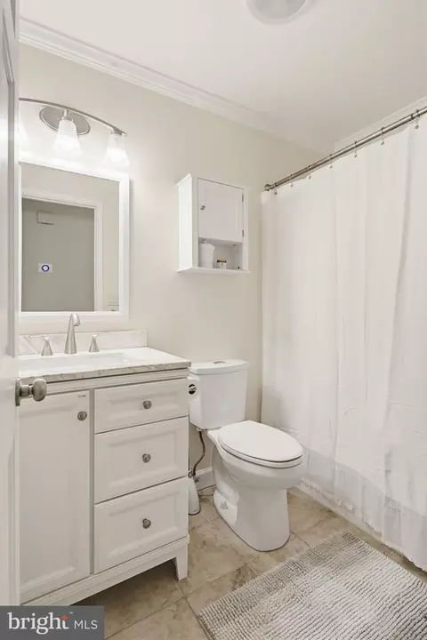 Bath - 3229 Beards Point Rd, Davidsonville, MD 21035 photo 2 of 6