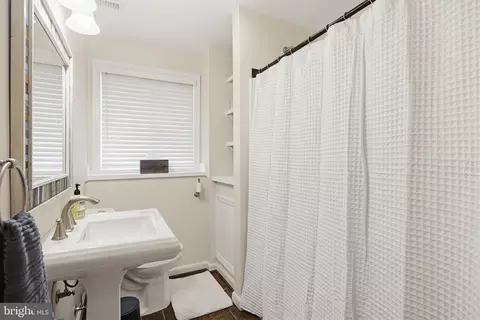 Bath - 3229 Beards Point Rd, Davidsonville, MD 21035 photo 5 of 6