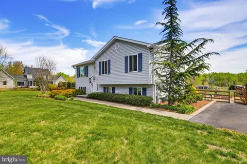 Exterior - 3229 Beards Point Rd, Davidsonville, MD 21035 photo 3 of 15