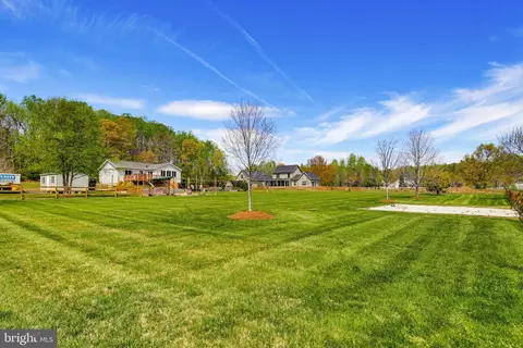 Exterior - 3229 Beards Point Rd, Davidsonville, MD 21035 photo 11 of 15