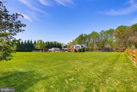 Exterior - 3229 Beards Point Rd, Davidsonville, MD 21035 photo 10 of 15
