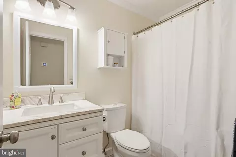 Bath - 3229 Beards Point Rd, Davidsonville, MD 21035 photo 1 of 6