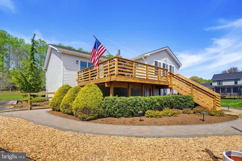 Exterior - 3229 Beards Point Rd, Davidsonville, MD 21035 photo 6 of 15