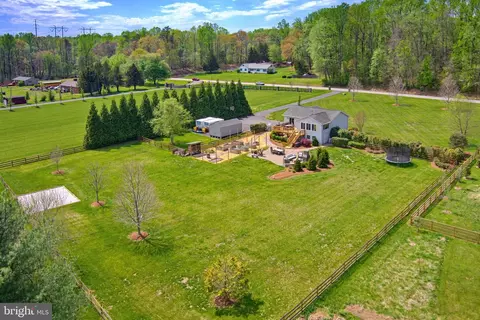 View/Area - 3229 Beards Point Rd, Davidsonville, MD 21035 photo 5 of 8