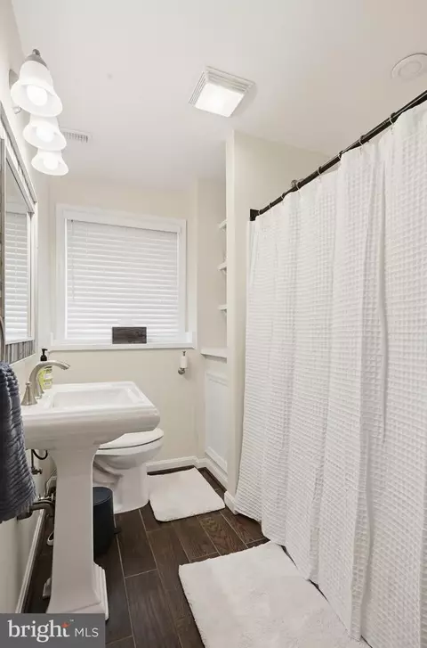 Bath - 3229 Beards Point Rd, Davidsonville, MD 21035 photo 6 of 6