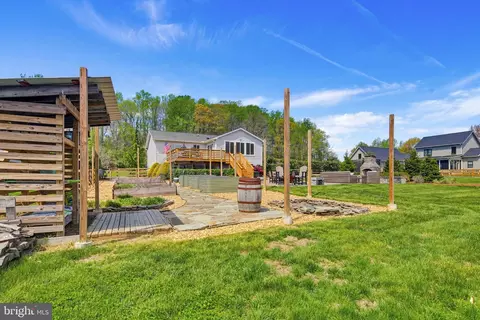 Exterior - 3229 Beards Point Rd, Davidsonville, MD 21035 photo 12 of 15