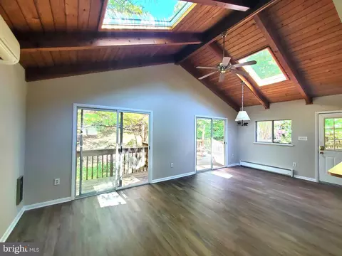 Living - 1122 Crestview Dr, Annapolis, MD 21409 photo 6 of 10