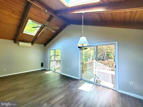 Living - 1122 Crestview Dr, Annapolis, MD 21409 photo 4 of 10