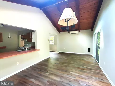 Living - 1122 Crestview Dr, Annapolis, MD 21409 photo 7 of 10