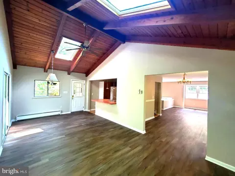 Living - 1122 Crestview Dr, Annapolis, MD 21409 photo 5 of 10