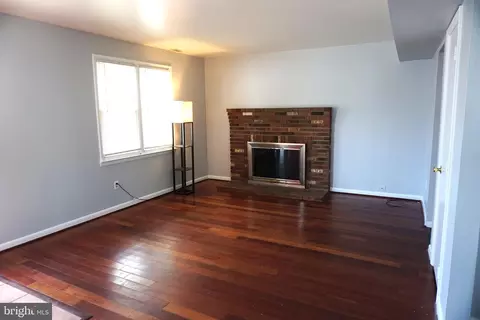 Living - 702 Londontown Rd, Edgewater, MD 21037 photo 5 of 5