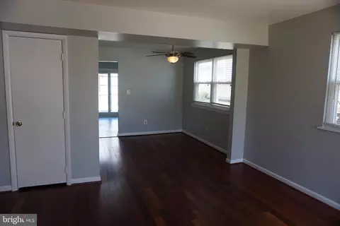 Living - 702 Londontown Rd, Edgewater, MD 21037 photo 2 of 5