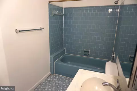 Bath - 702 Londontown Rd, Edgewater, MD 21037 photo 1 of 1