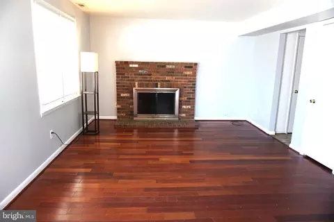 Living - 702 Londontown Rd, Edgewater, MD 21037 photo 1 of 5
