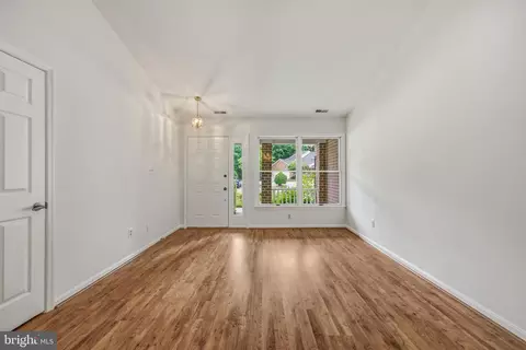 Living - 907 Beacon Way, Annapolis, MD 21401 photo 5 of 7