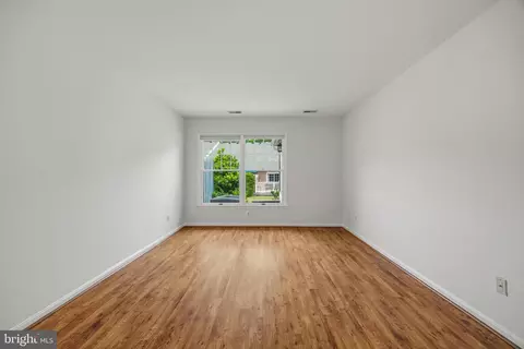Living - 907 Beacon Way, Annapolis, MD 21401 photo 6 of 7