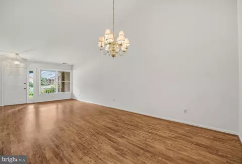 Living - 907 Beacon Way, Annapolis, MD 21401 photo 2 of 7