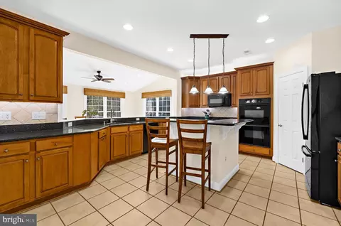 Kitchen - 1603 Braid Hills Dr, Pasadena, MD 21122 photo 6 of 8