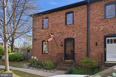 21 City Gate Ln, Annapolis, MD 21401