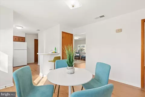Dining - 723 207th St, Pasadena, MD 21122 photo 3 of 5